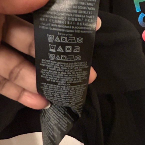 Guess Crop Sweatshirt - Picture 16 of 16